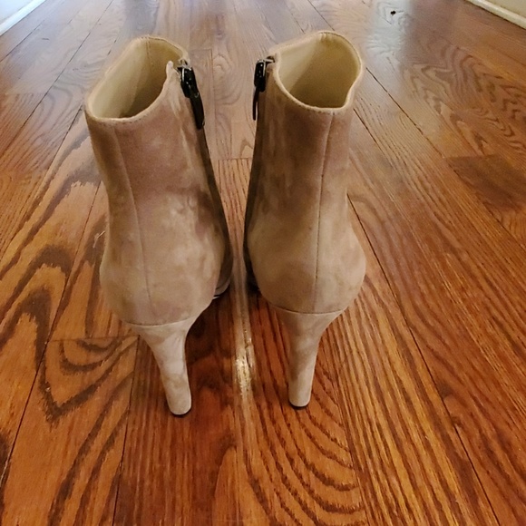 Via Spiga "Bettie" Taupe Suede Platform Bootie NEW - Picture 3 of 5